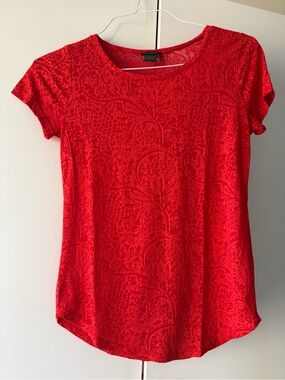Ann Taylor Red Paisley Print Top | Size Small | NWOT | Scoop Neck Tee